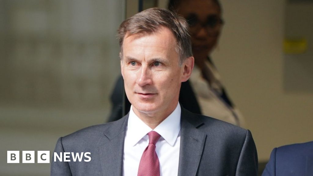 Covid inquiry: Quarantining people sooner 'might have avoided' first lockdown, says Hunt